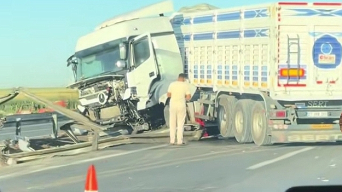 Şanlıurfa'da TIR Kontrolden Çıktı! Maddi Hasar Meydana Geldi